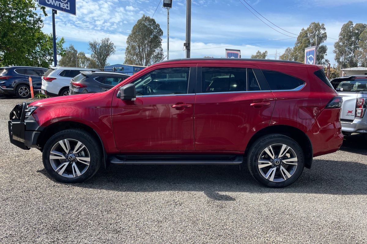 2022 Isuzu MU-X LS-T