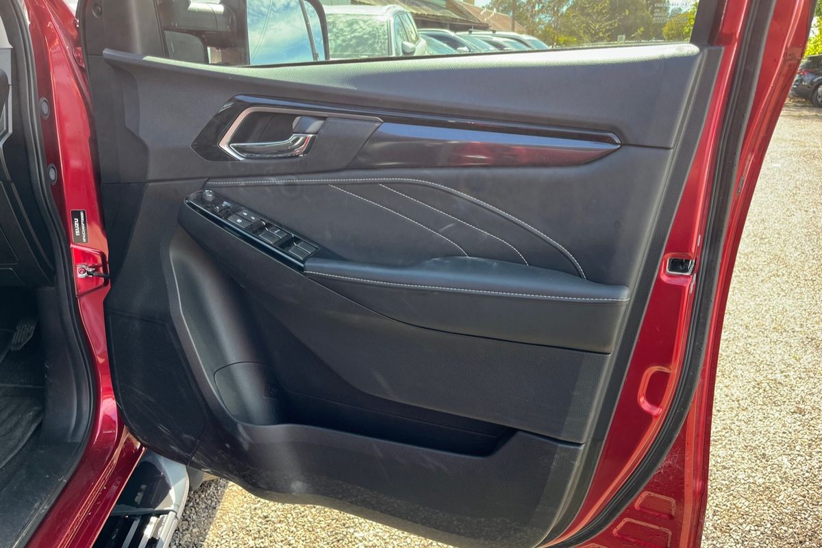 2022 Isuzu MU-X LS-T