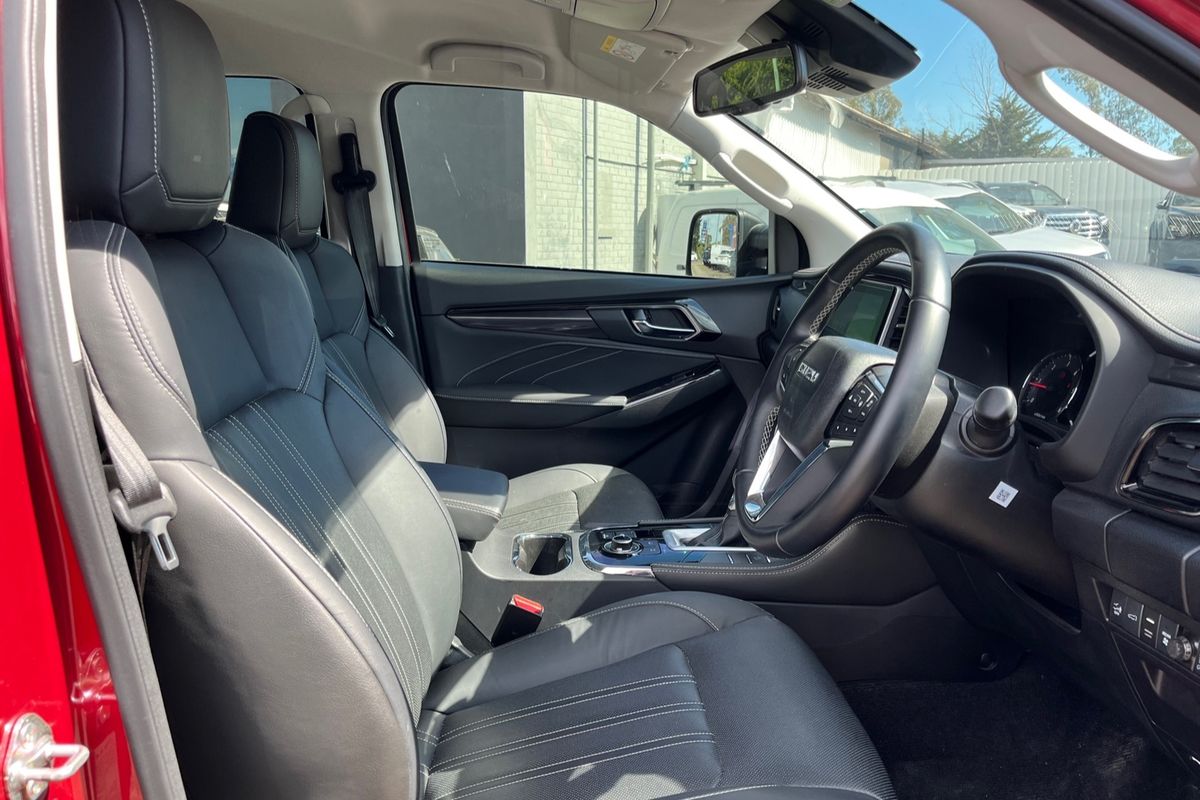2022 Isuzu MU-X LS-T