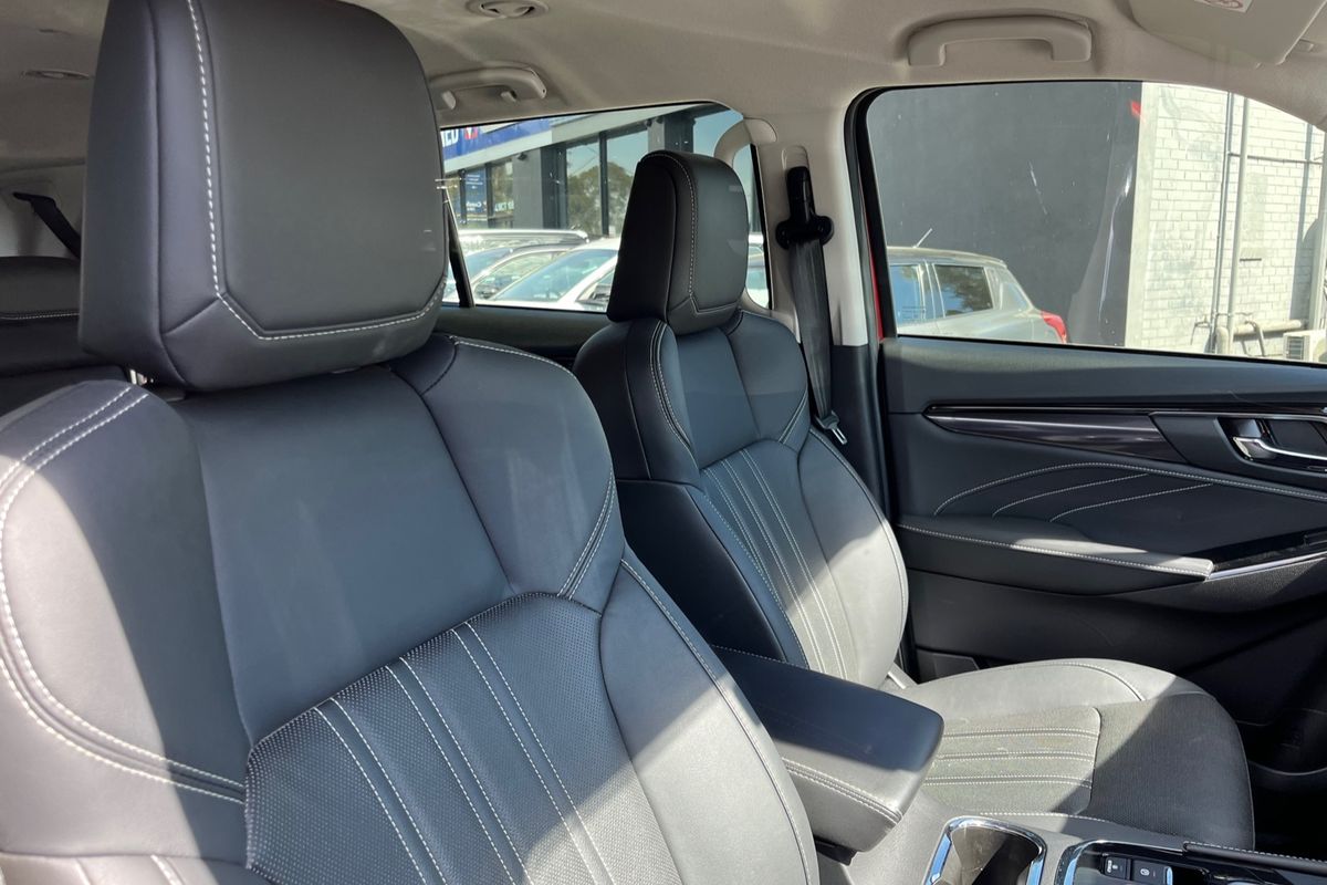 2022 Isuzu MU-X LS-T