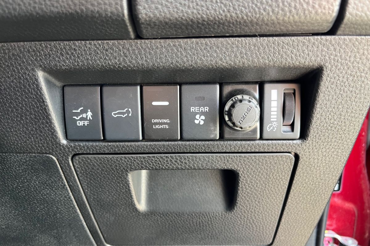 2022 Isuzu MU-X LS-T