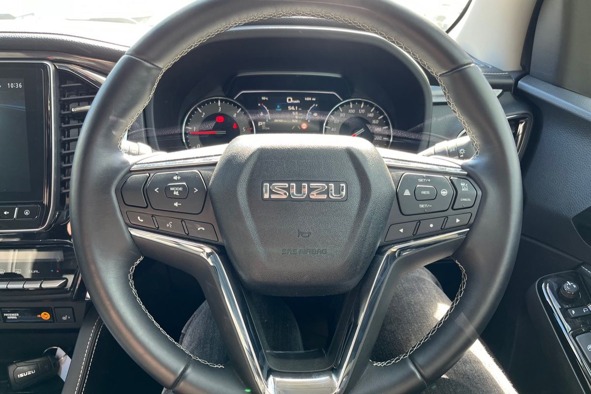 2022 Isuzu MU-X LS-T