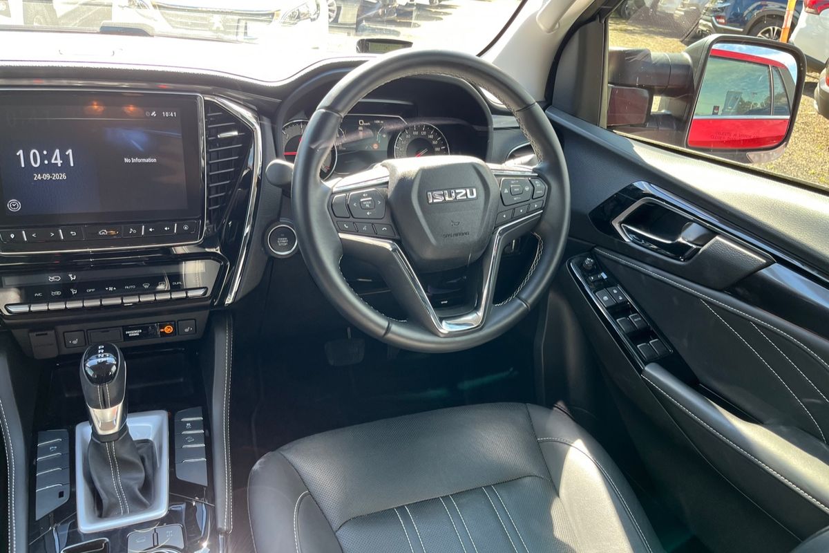 2022 Isuzu MU-X LS-T