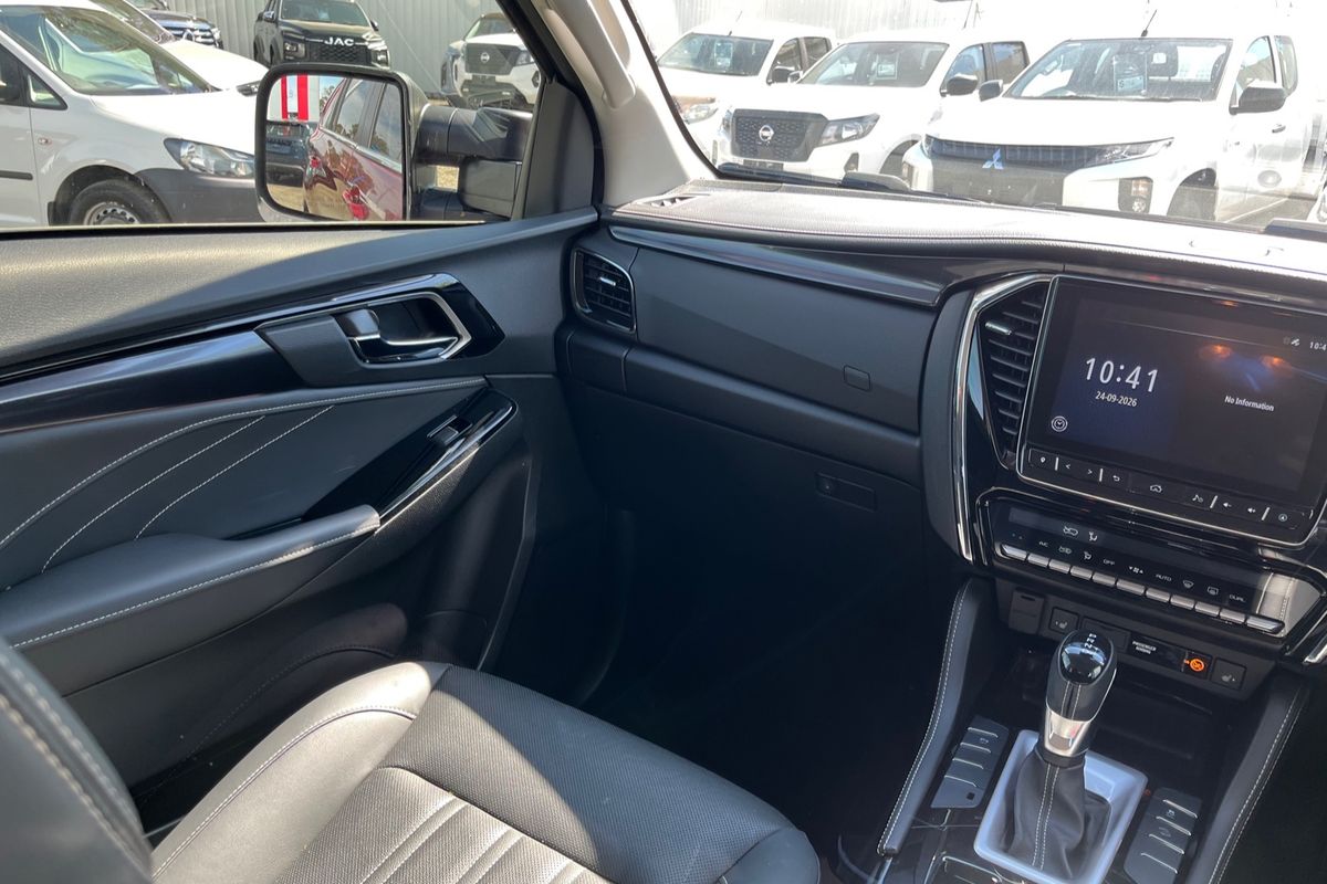 2022 Isuzu MU-X LS-T
