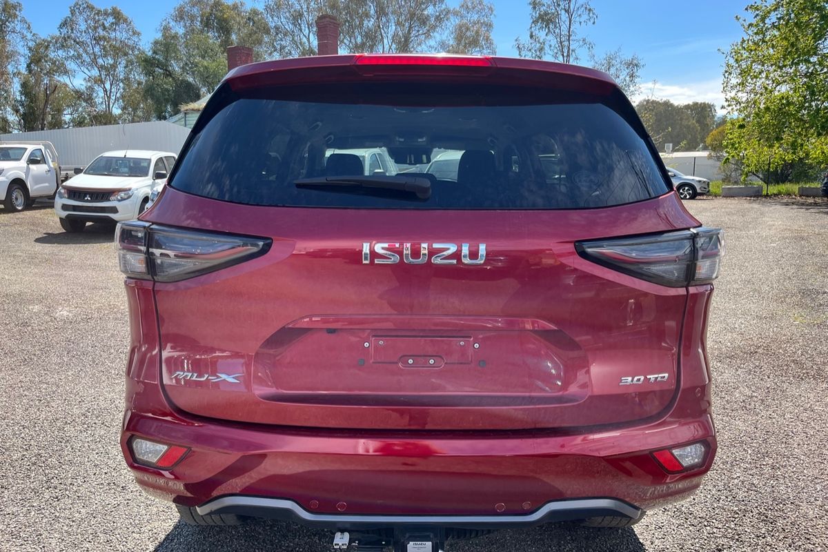 2022 Isuzu MU-X LS-T