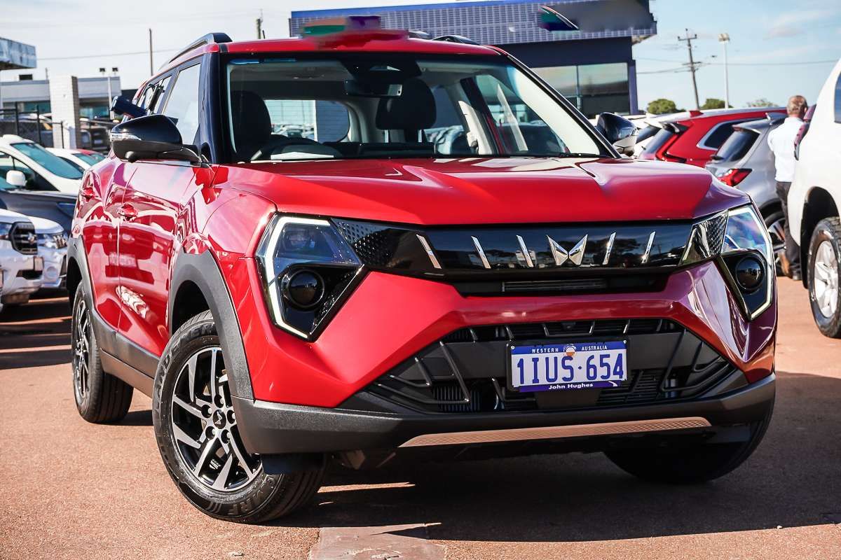 2025 Mahindra XUV3XO AX5L