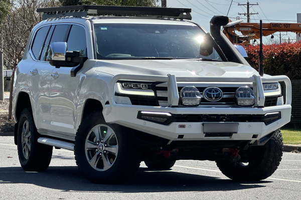 2023 Toyota Landcruiser Sahara FJA300R