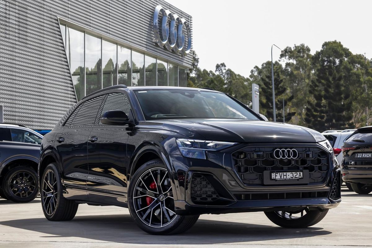 2024 Audi Q8 60 TFSI e S line F1