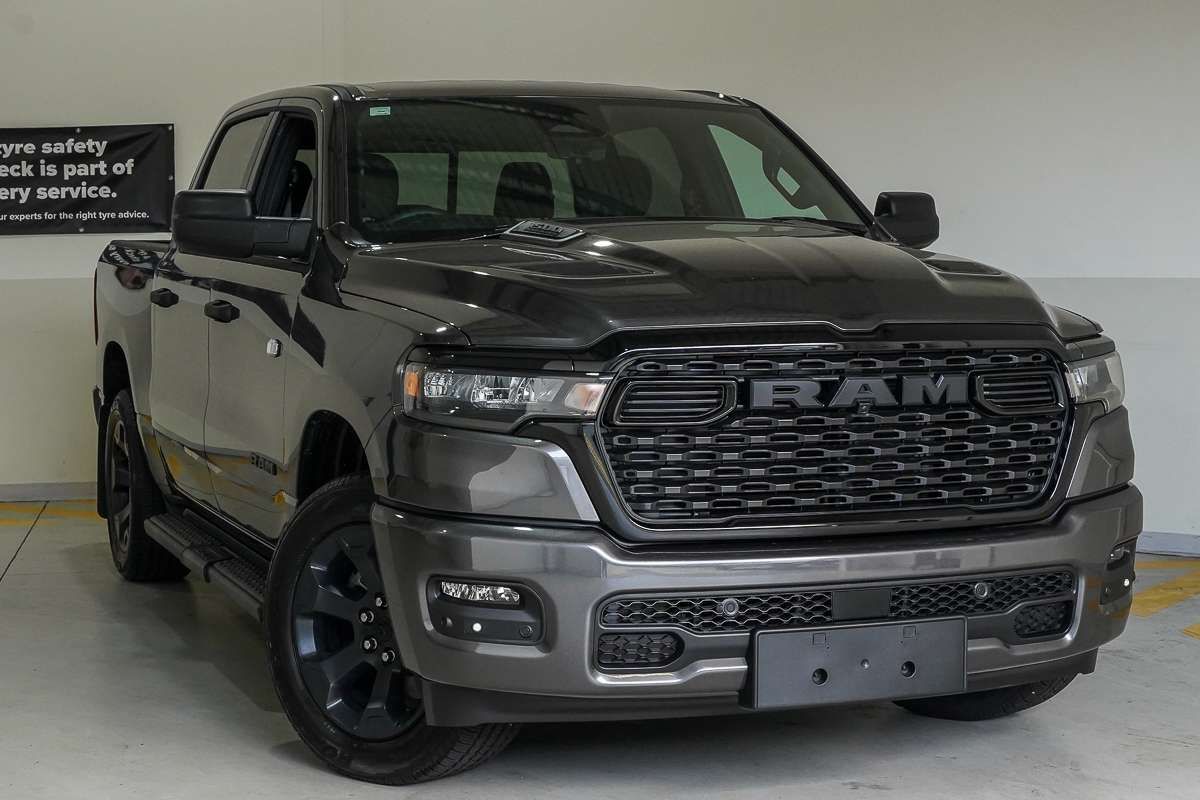 2026 RAM 1500 Express Black Edition Hurricane SO DT 4X4 SWB