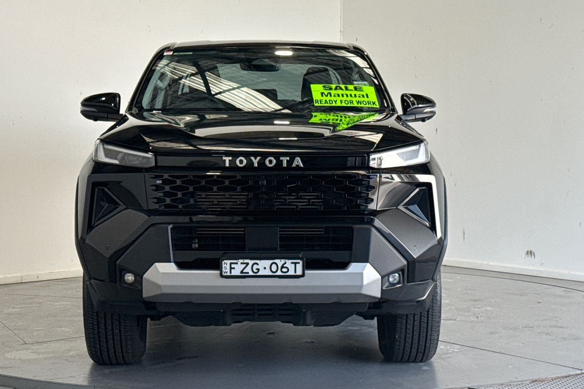 2025 Toyota Hilux SR5 GUN226R