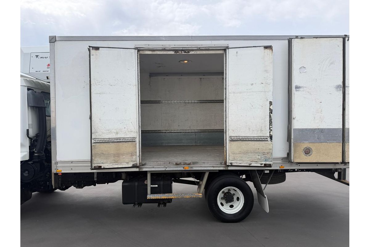 2007 Isuzu F Series FRR 500 image 16