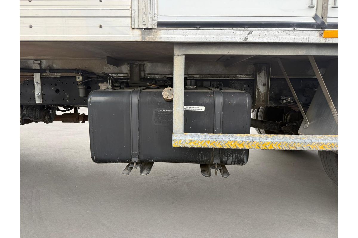 2007 Isuzu F Series FRR 500 image 19