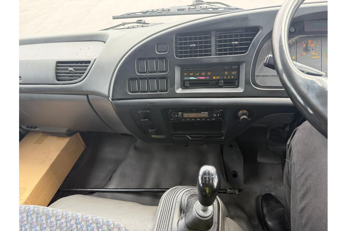 2007 Isuzu F Series FRR 500 image 27
