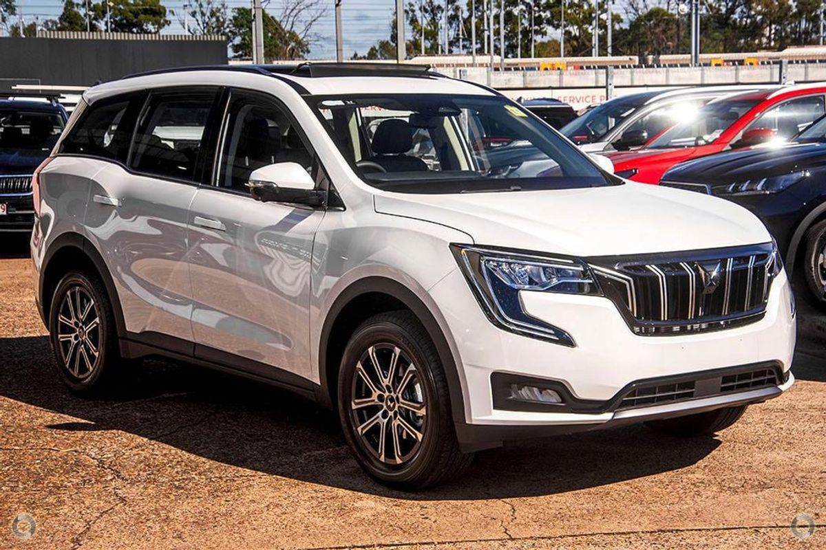2025 Mahindra XUV700 AX7L