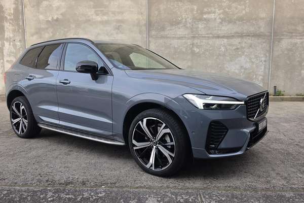 2022 Volvo XC60 B6 R-Design