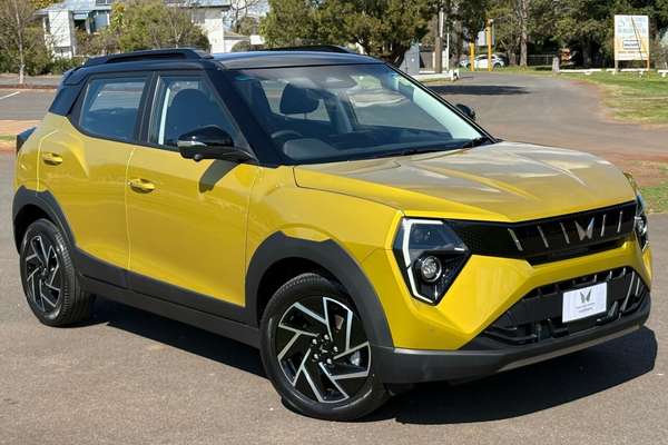 2025 Mahindra XUV 3XO AX7L