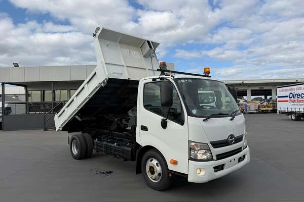 2015 Hino 300 Series 717 Medium