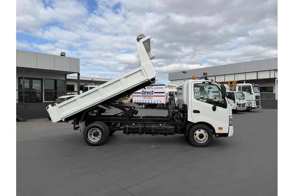 2015 Hino 300 Series 717 Medium