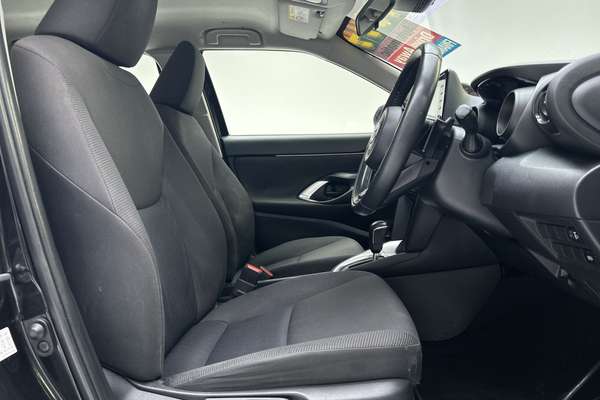 2022 Toyota Yaris Cross GX MXPB10R thumb-12