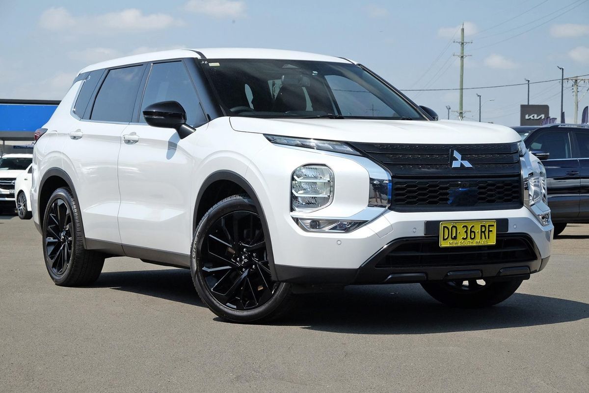 2024 Mitsubishi Outlander Black Edition ZM
