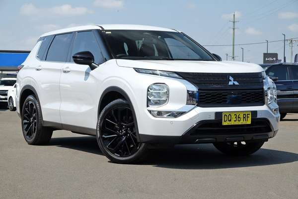 2024 Mitsubishi Outlander Black Edition ZM