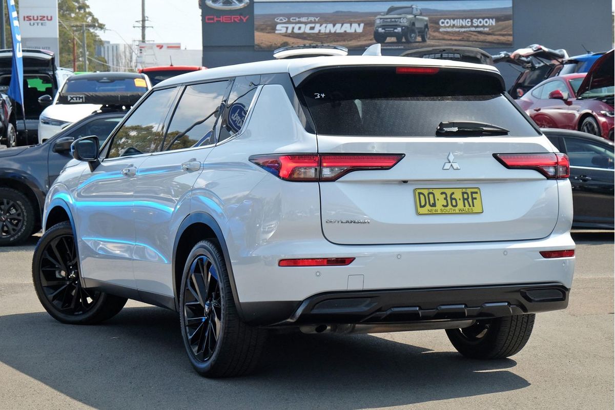 2024 Mitsubishi Outlander Black Edition ZM