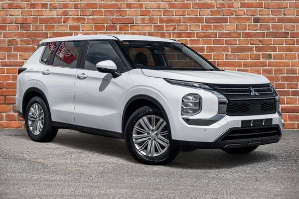 2023 Mitsubishi Outlander ES ZM