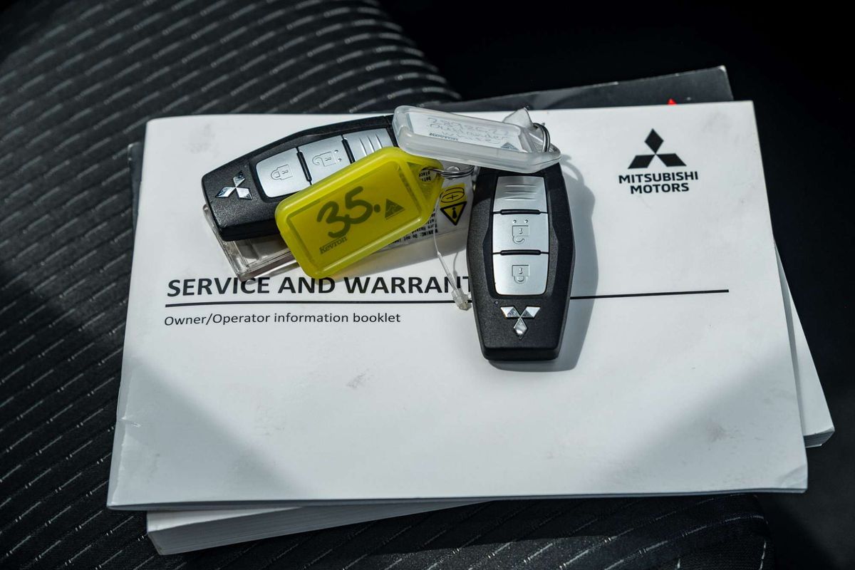 2023 Mitsubishi Outlander ES ZM