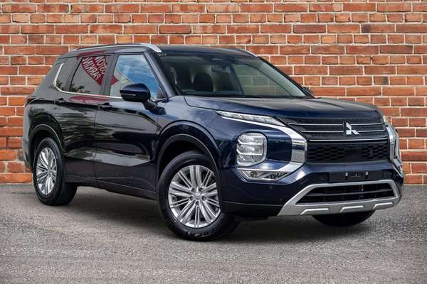 2024 Mitsubishi Outlander LS ZM