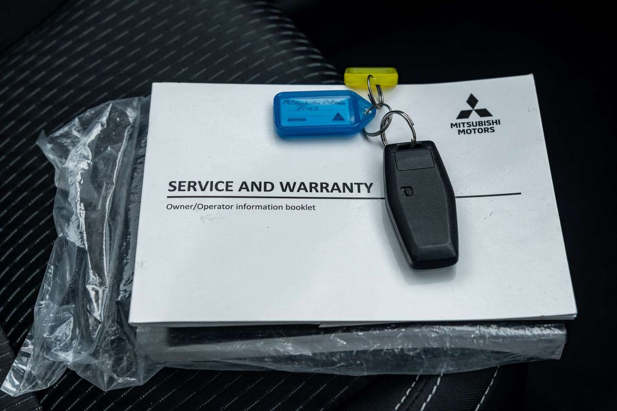 2024 Mitsubishi Outlander LS ZM