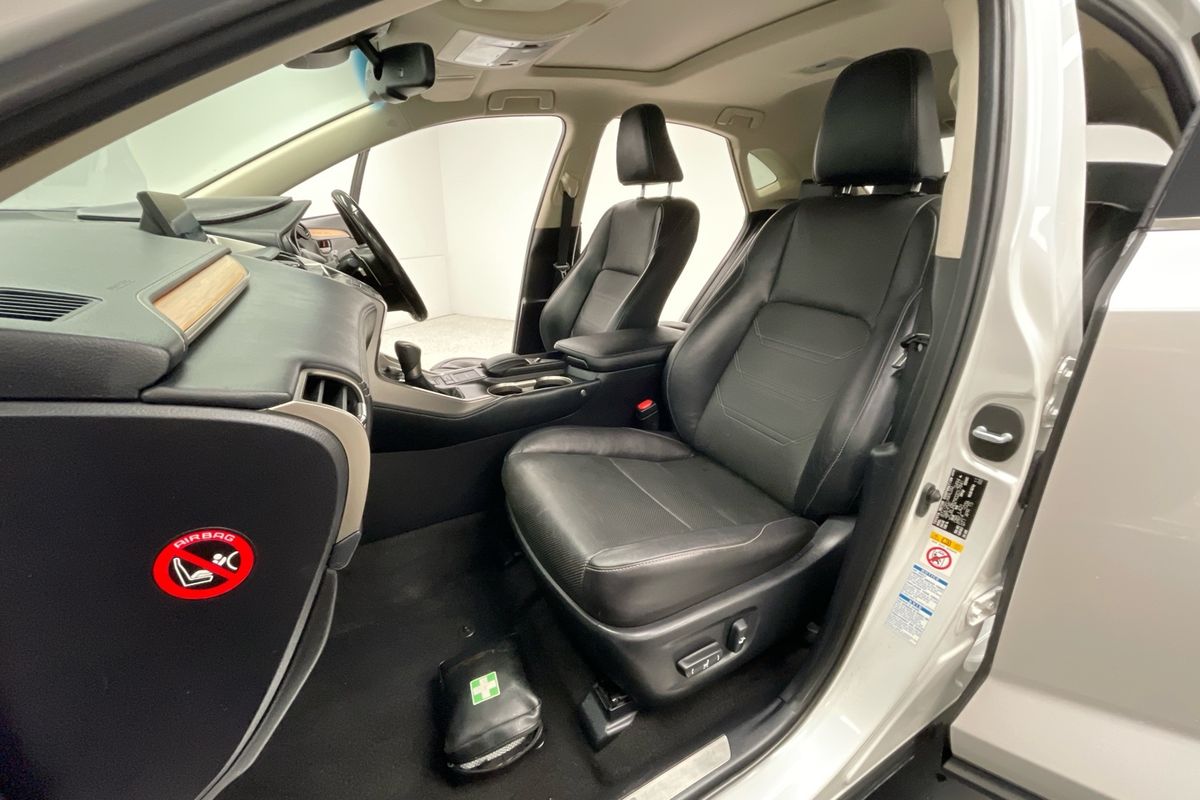 2015 Lexus NX NX300h Sports Luxury AYZ15R