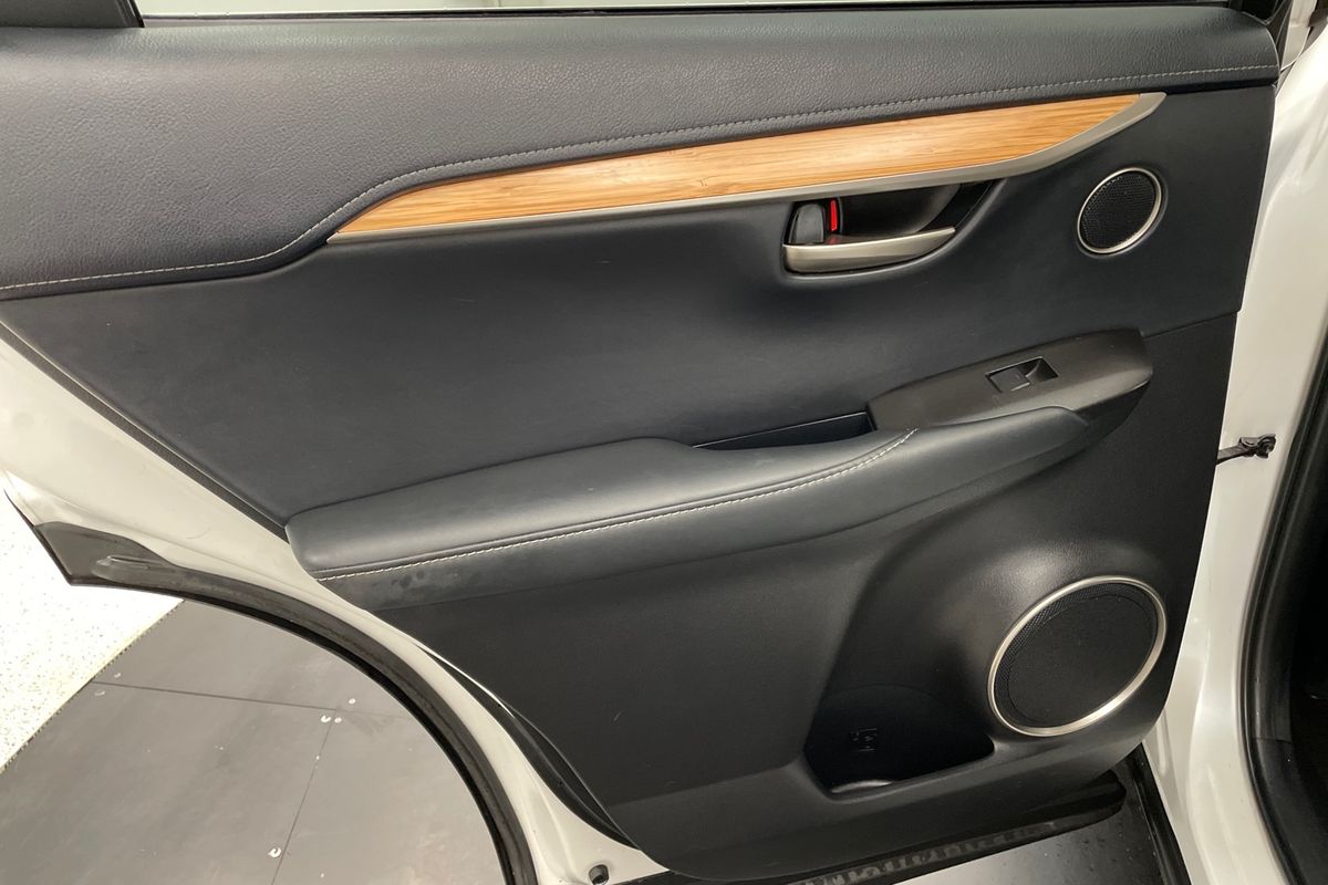 2015 Lexus NX NX300h Sports Luxury AYZ15R