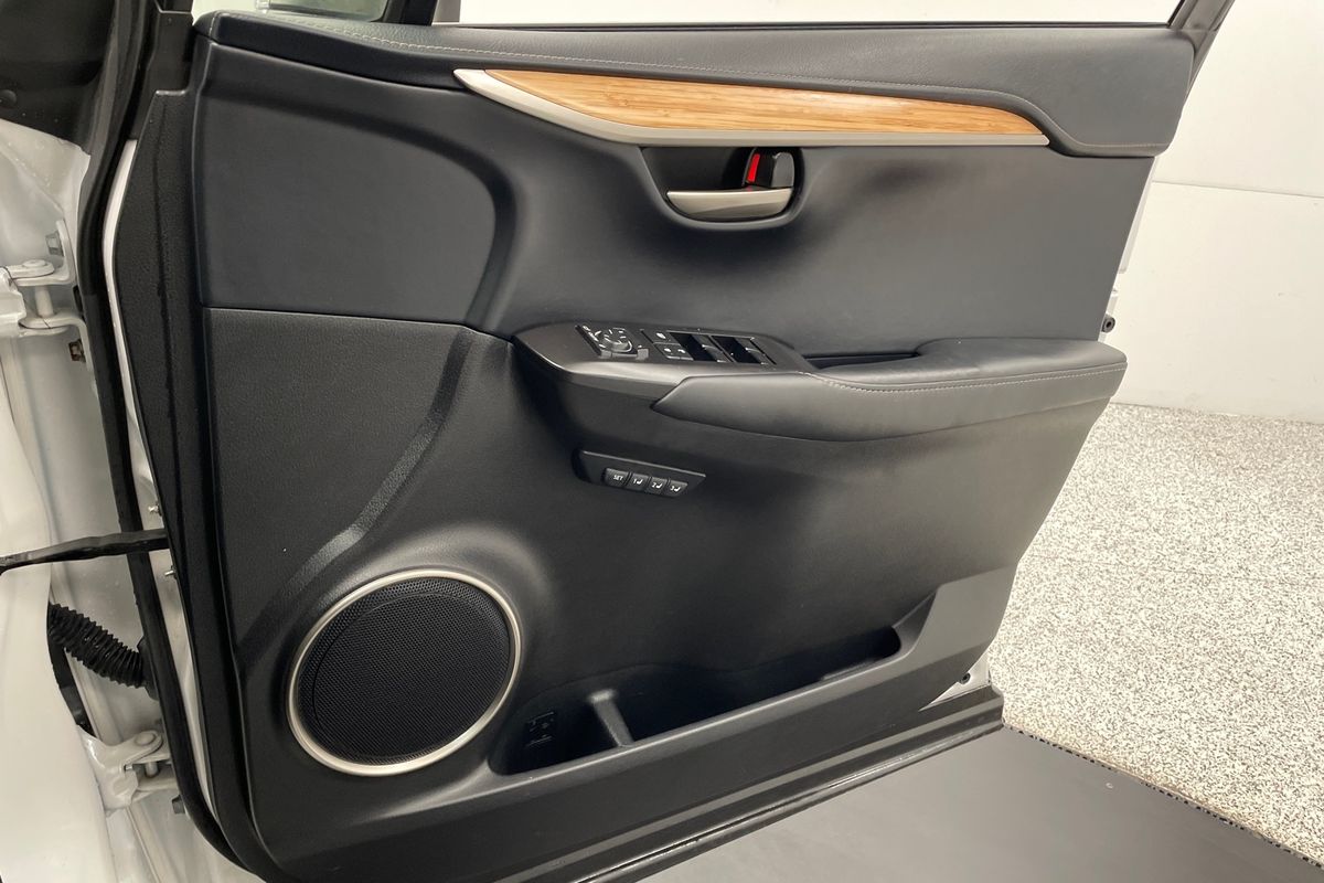 2015 Lexus NX NX300h Sports Luxury AYZ15R