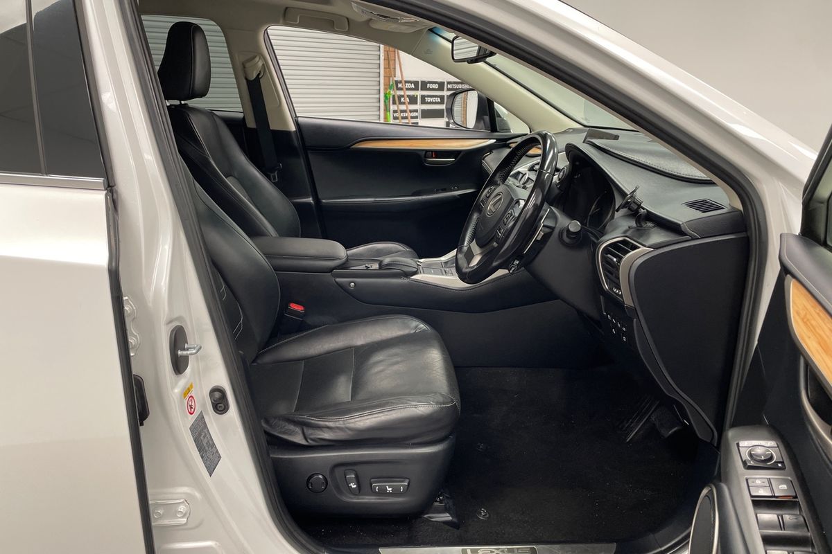 2015 Lexus NX NX300h Sports Luxury AYZ15R