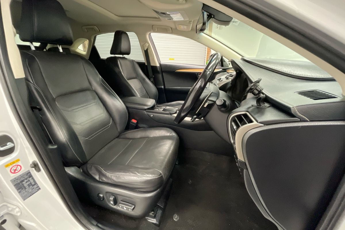 2015 Lexus NX NX300h Sports Luxury AYZ15R