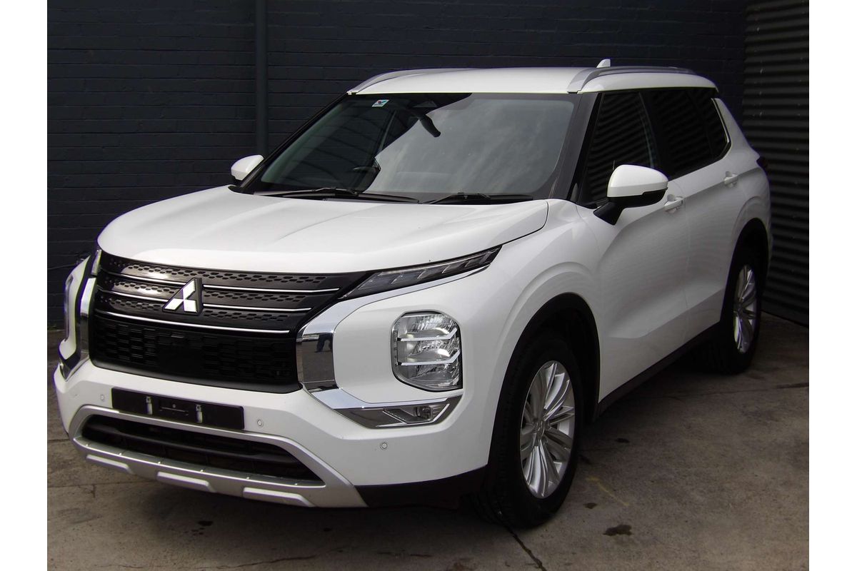 2024 Mitsubishi Outlander LS ZM