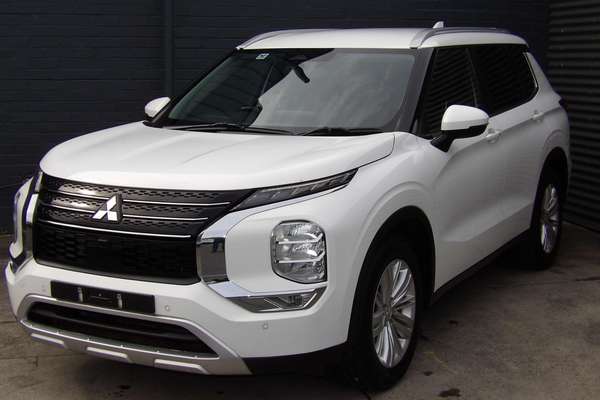 2024 Mitsubishi Outlander LS ZM