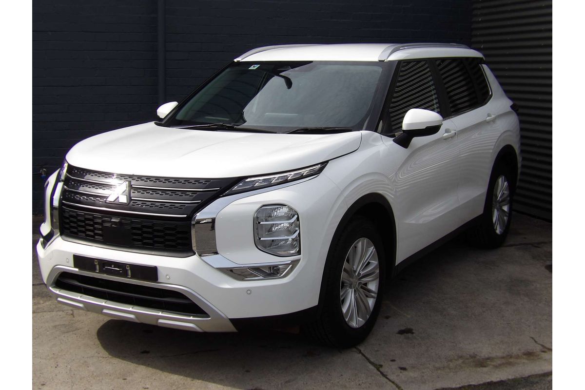 2024 Mitsubishi Outlander LS ZM
