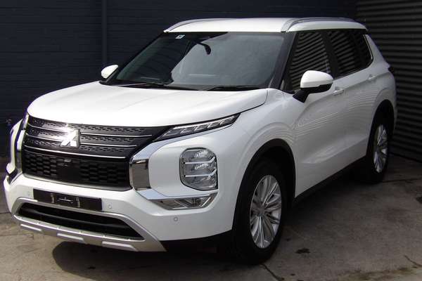 2024 Mitsubishi Outlander LS ZM