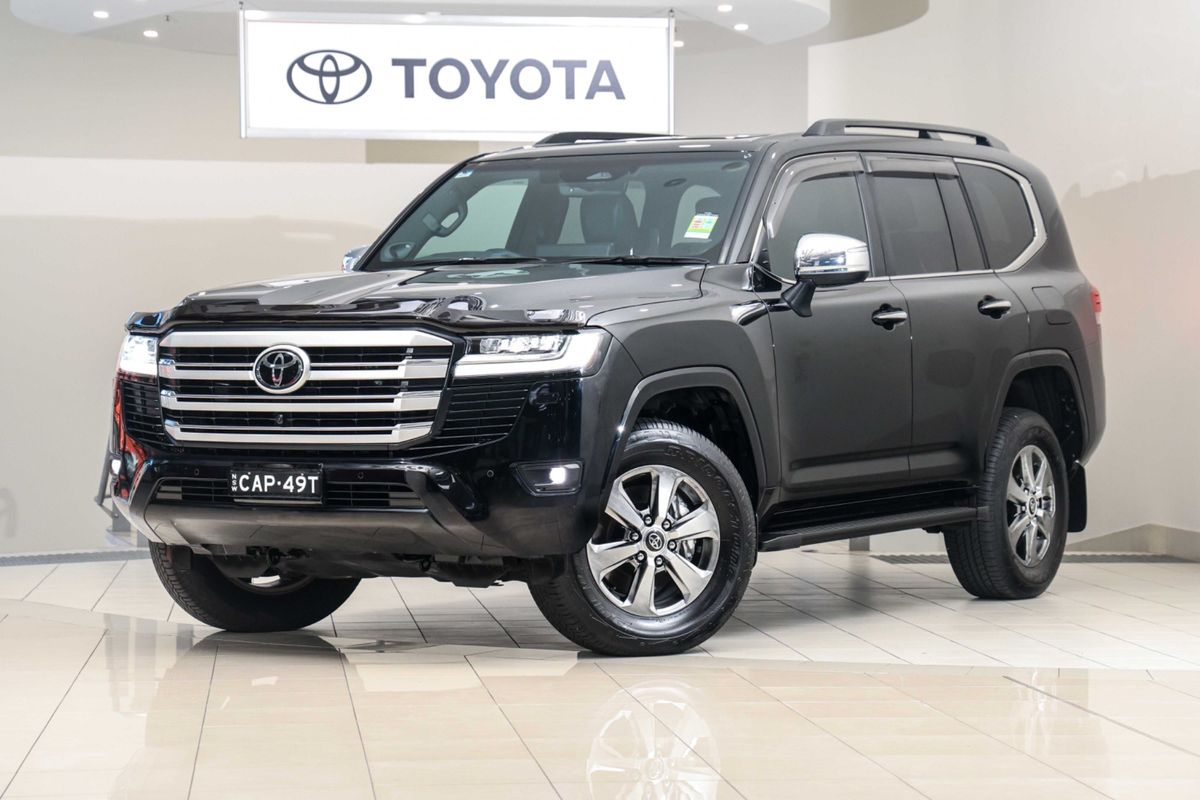 2025 Toyota Landcruiser Sahara FJA300R