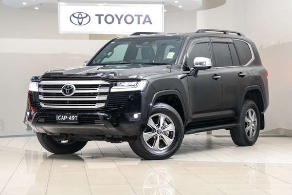 2025 Toyota Landcruiser Sahara FJA300R