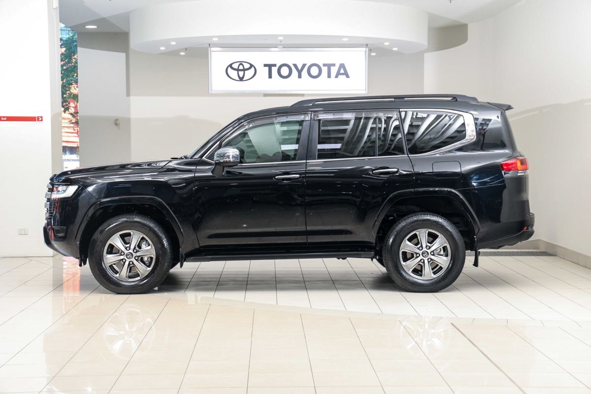 2025 Toyota Landcruiser Sahara FJA300R