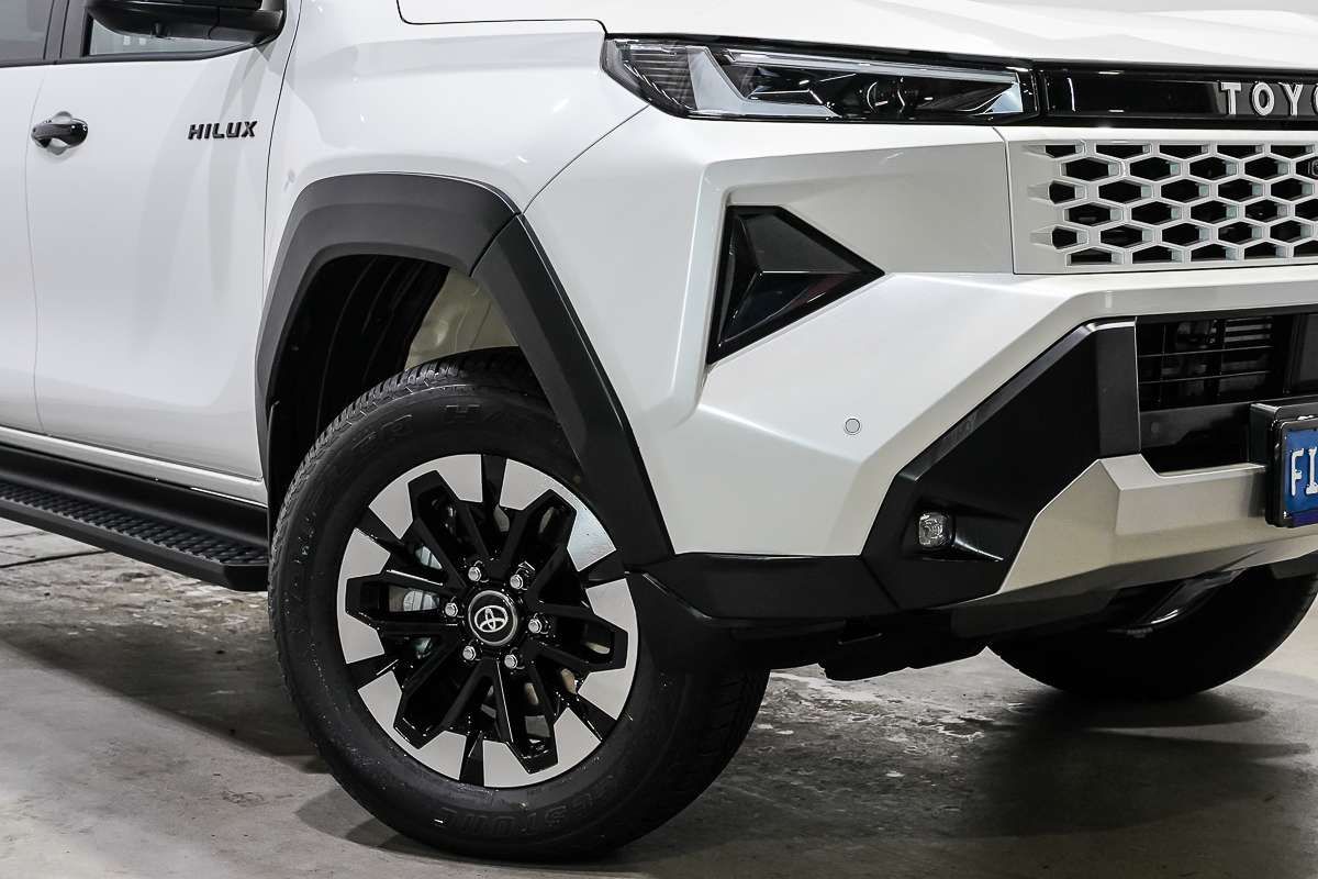 2026 Toyota Hilux SR5 GUN226R 4X4