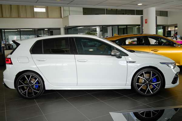 2024 Volkswagen Golf R 8 thumb-4