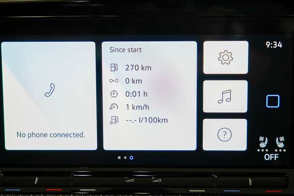 2024 Volkswagen Golf R 8 thumb-15