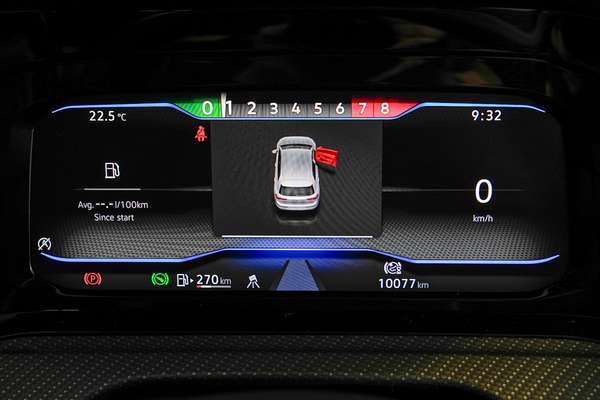 2024 Volkswagen Golf R 8 thumb-10