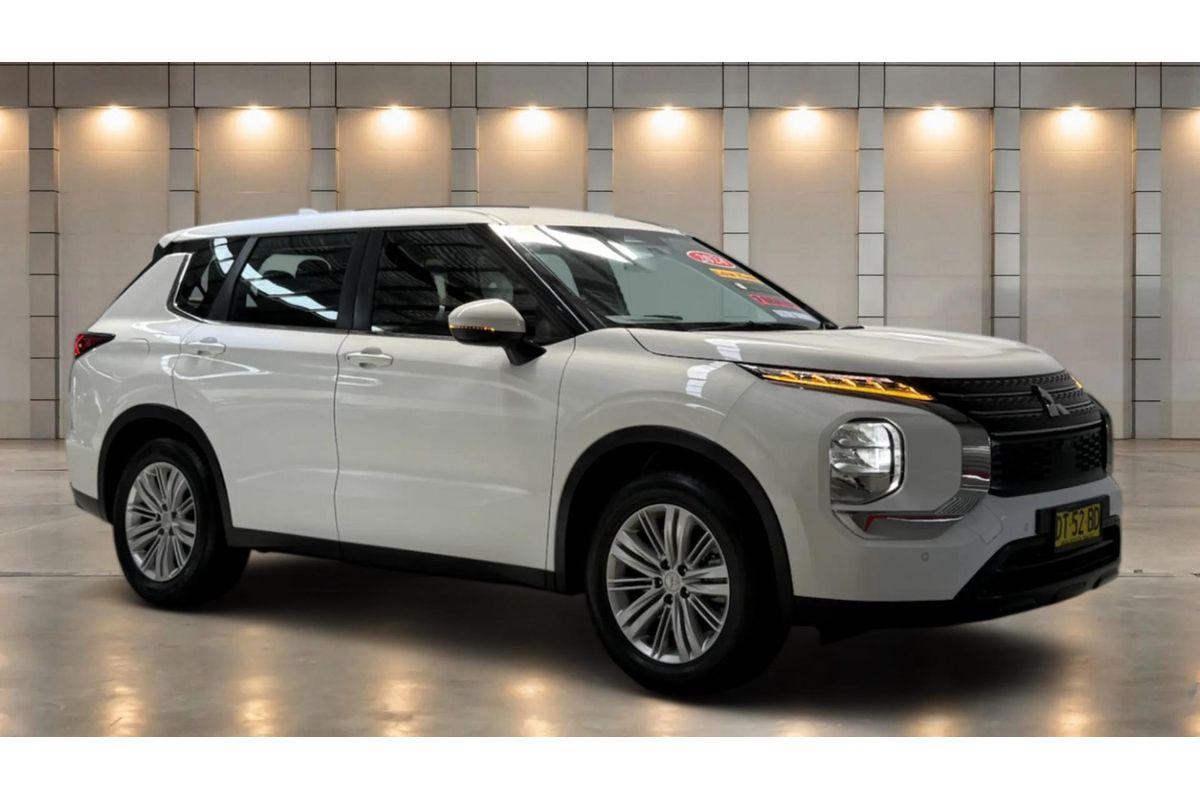 2024 Mitsubishi Outlander ES ZM