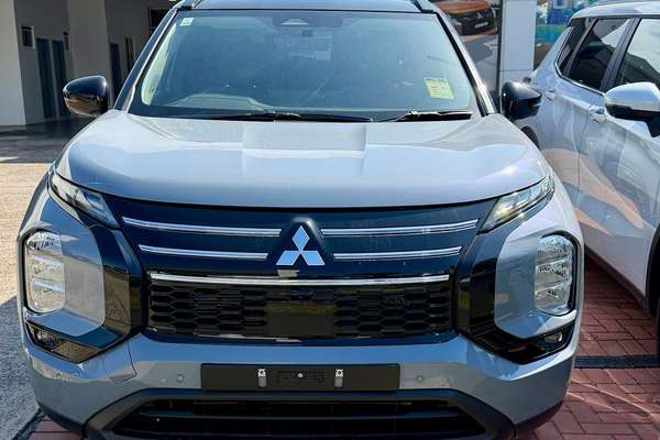 2025 Mitsubishi Outlander LS ZM
