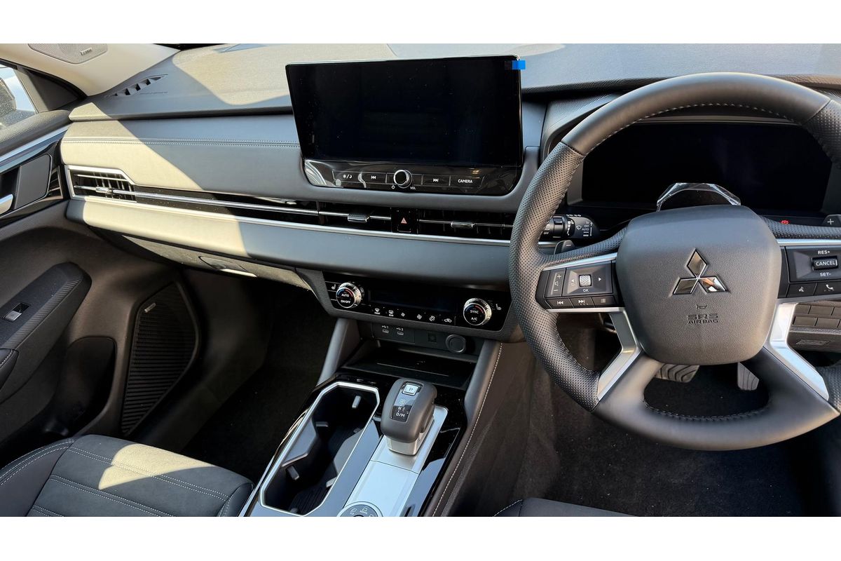2025 Mitsubishi Outlander LS ZM