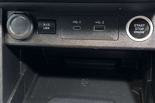 2024 Mitsubishi Triton GLS MV 4X4 thumb-16